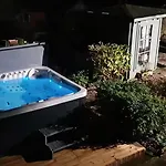 Historic Hot Tub Games Summer Gatherings بيت للعطل سانت بييز
