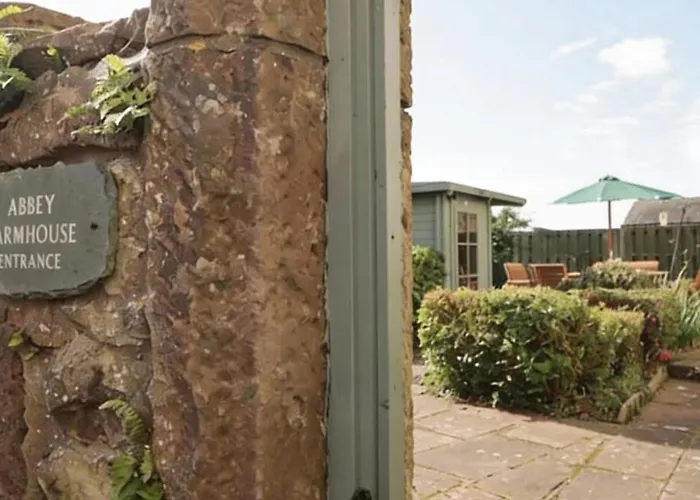 Historic Hot Tub Games Summer Gatherings Nyaraló