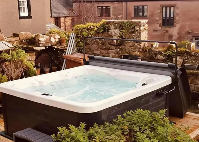 Nyaraló Historic Hot Tub Games Summer Gatherings *